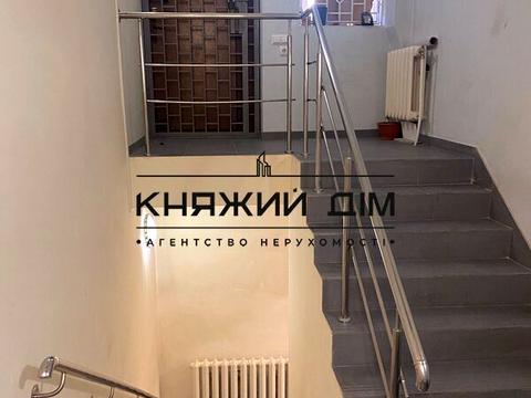 комерційна за адресою Дмитрівська вул., 69