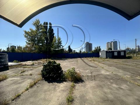 комерційна за адресою Березняківська вул., 17А