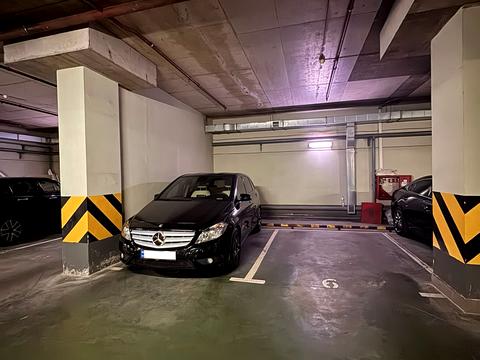 паркомісце за адресою Дегтярівська вул., 25-А