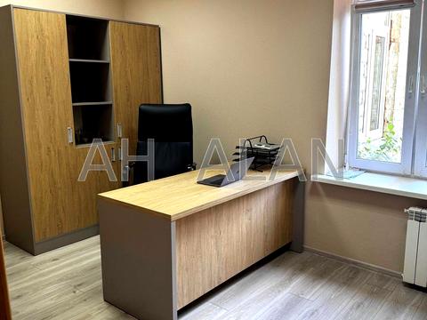 комерційна за адресою Олександра Кониського вул., 82