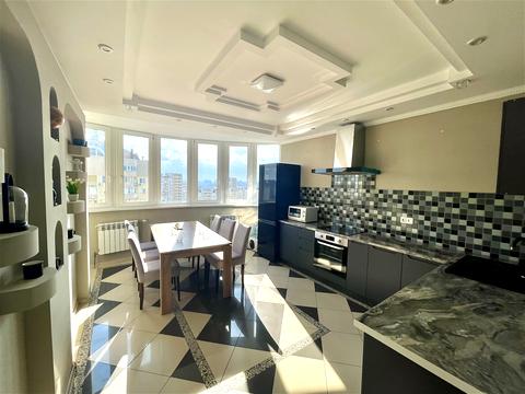 квартира за адресою Анни Ахматової вул., 48