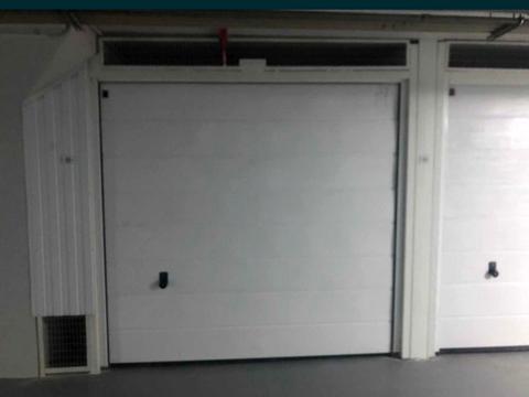 паркомісце за адресою Старонаводницька вул., 10