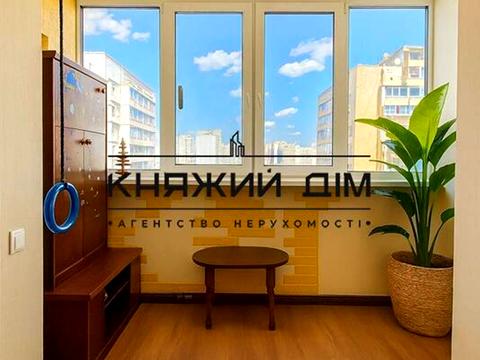 квартира за адресою Київ, Лариси Руденко вул., 21