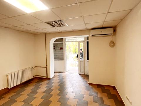 комерційна за адресою Князя Володимира Великого просп., 70