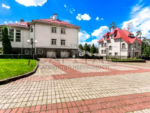 комерційна за адресою Патріарха Володимира Романюка вул. (Жовтнева), 2Б