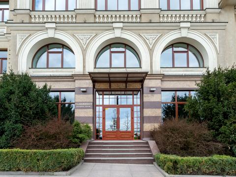комерційна за адресою Петра Сагайдачного вул., 11