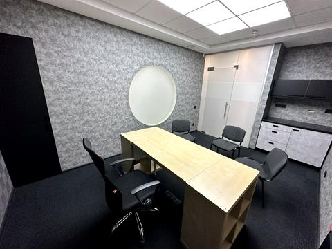 комерційна за адресою Євгена Коновальця вул. (Щорса), 32-Б