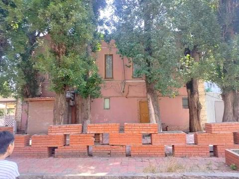 коммерческая по адресу Левитана ул., 1