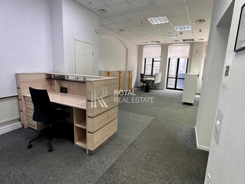 комерційна за адресою Михайлівська вул., 2