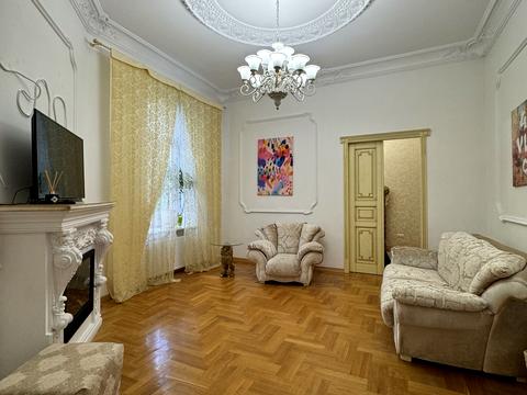 квартира за адресою Академіка Володимира Гнатюка вул. (), 3