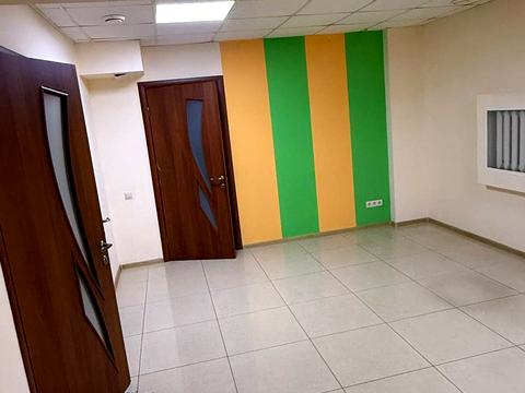 комерційна за адресою Раїси Окіпної вул., 8