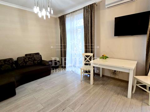 квартира за адресою Київ, Білоруська вул., 1