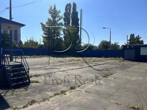 комерційна за адресою Березняківська вул., 17А