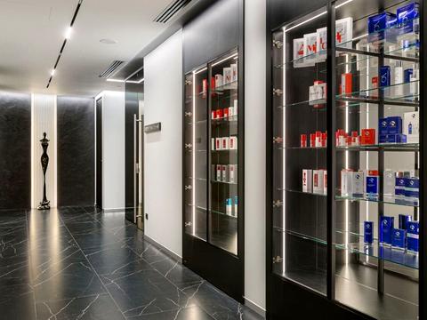 комерційна за адресою Джона Маккейна вул. (Івана Кудрі), 1