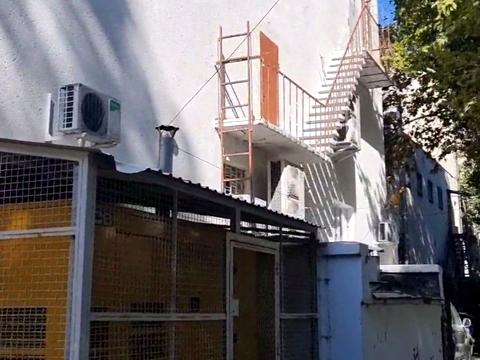 комерційна за адресою Незалежності вул., 18Б