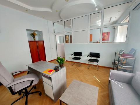 комерційна за адресою Банкова вул., 12