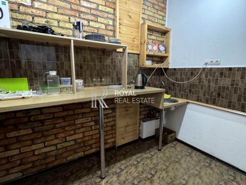 комерційна за адресою Євгена Коновальця вул. (Щорса), 36Д