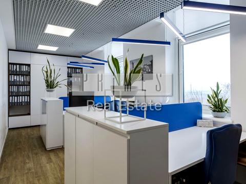 комерційна за адресою Михайла Грушевського вул., 9