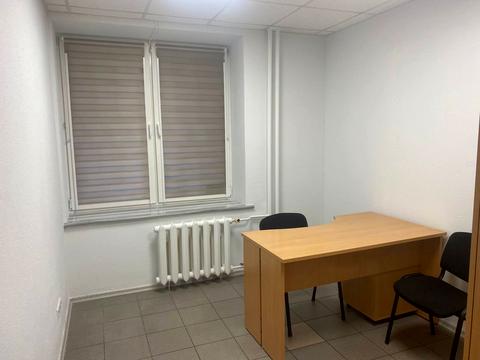 комерційна за адресою Левка Лук'яненка вул. (Маршала Тимошенка), 29-В