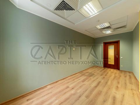 комерційна за адресою Дмитрівська вул., 94