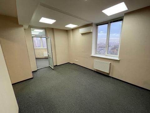 комерційна за адресою Саперно-Слобідська вул., 22