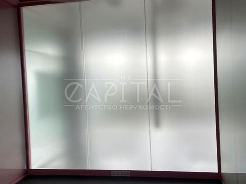 комерційна за адресою Дніпровська набережна вул., 1
