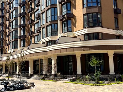 комерційна за адресою Радісна, 4