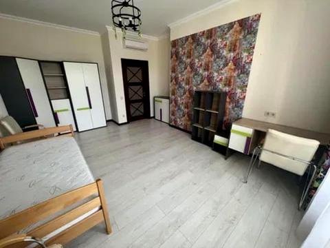 будинок за адресою Богатирська вул., 1