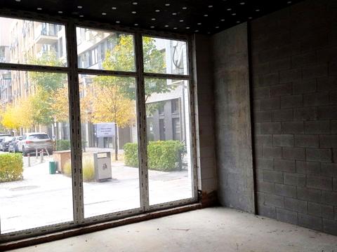 комерційна за адресою Салютна вул., 2к18