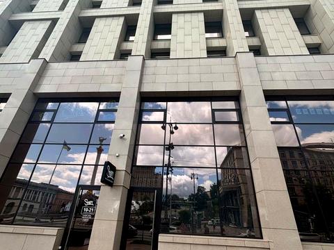 комерційна за адресою майдан Незалежності пл., 2