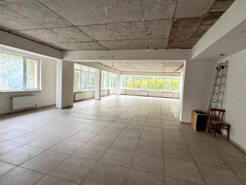 комерційна за адресою Миру, 1