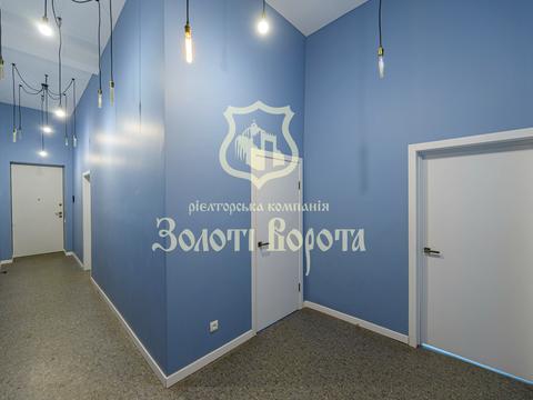 комерційна за адресою Богдана Хмельницького вул., 10