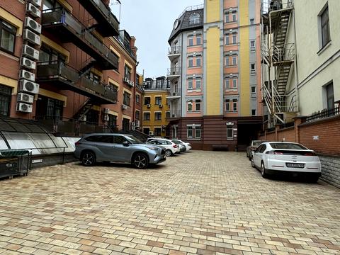 комерційна за адресою Кирилівська вул. (Фрунзе), 1-3