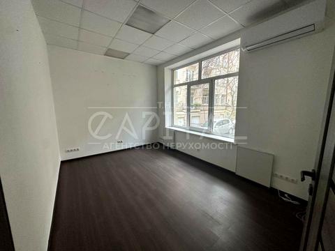 комерційна за адресою Антоновича вул. (Горького), 25В