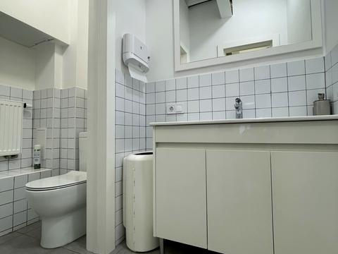 комерційна за адресою Костельна вул., 2
