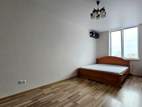 квартира за адресою Анни Ахматової вул., 30