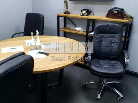 комерційна за адресою Інститутська вул., 22/7