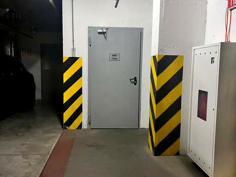 паркомісце за адресою Володимира Моссаковського вул. (Клари Цеткін), 7