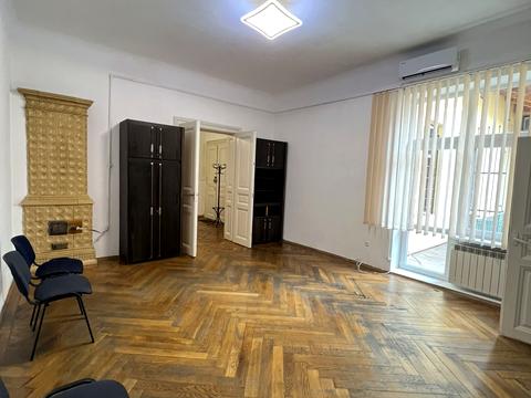 комерційна за адресою Дорошенка вул., 50