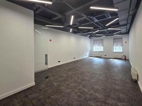 комерційна за адресою Михайла Максимовича вул. (Онуфрія Трутенка), 8