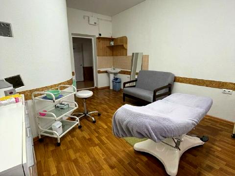 комерційна за адресою Левка Лук'яненка вул. (Василя Жуковського), 1