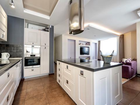 квартира за адресою Анни Ахматової вул., 30