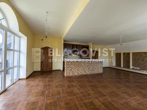 комерційна за адресою Каштанова вул., 7