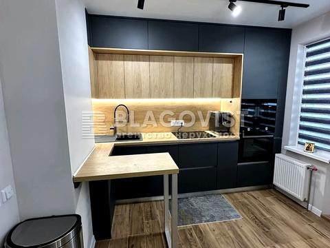 квартира за адресою Софії Русової вул., 7-А