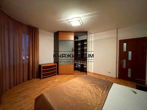 квартира за адресою Анни Ахматової вул., 47