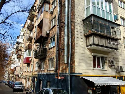 комерційна за адресою Лесі Українки бульв., 12