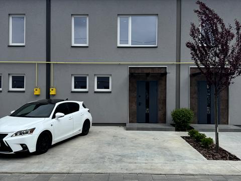 будинок за адресою Озерна