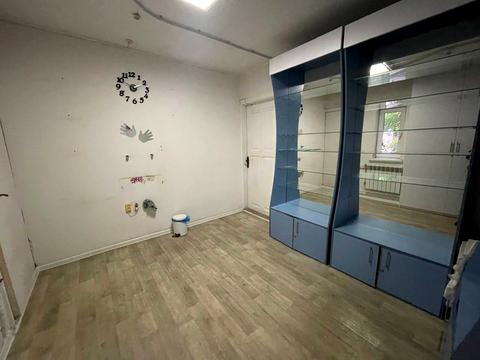 комерційна за адресою Металургів просп., 15