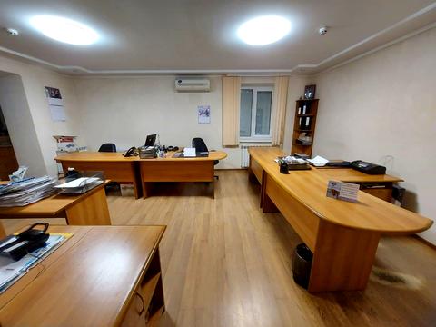 комерційна за адресою Золотоустівська вул., 4