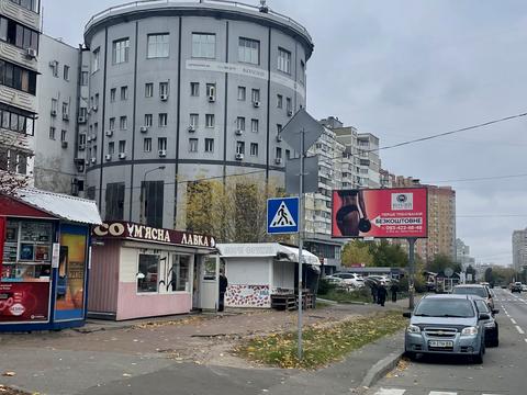 паркомісце за адресою Лариси Руденко вул., 6-А